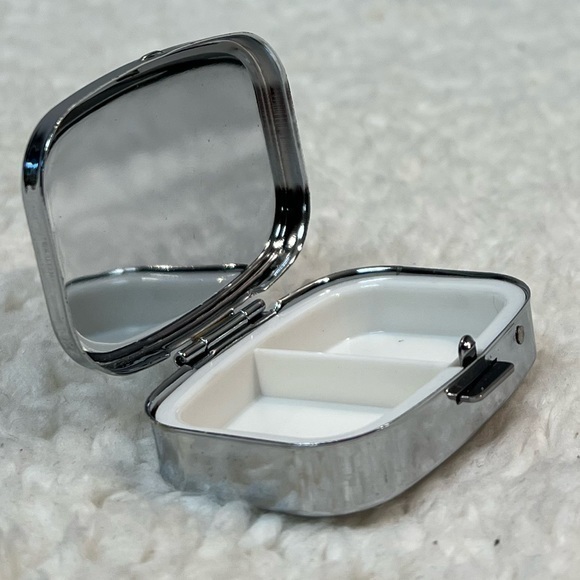 Kikkerland “Flamingo” Pill Box + Mirror - Picture 3 of 5